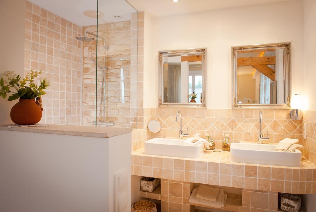 Les 4 Elements Bed & Breakfast Tourrettes-sur-Loup Rom bilde